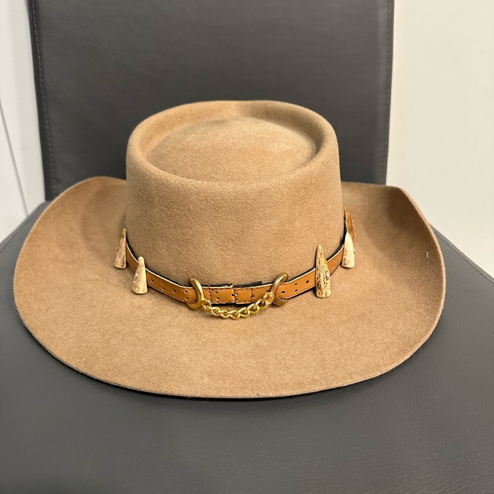 VINTAGE MORRIS Tan Cowboy Hat with Horn Accents